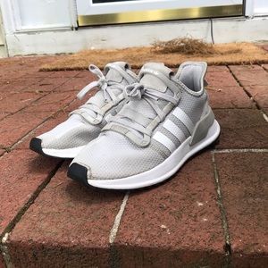 woman’s adidas sneakers